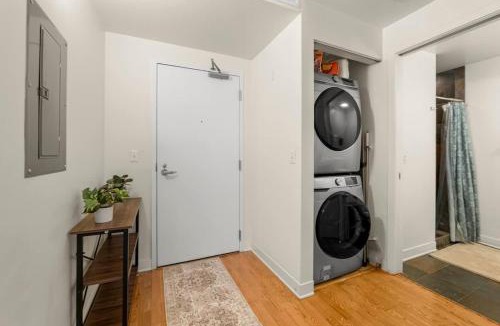 West Loop Apartment | Luxury Fulton Market Condo - Prime Location