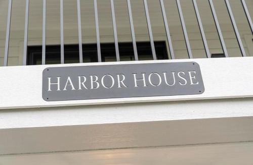 Bay Harbor House | Harbor House 21: 5-bedroom lake view retreat in Bay Harbor, MI, perfect for families.