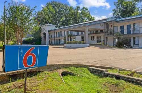 McComb Hotel | Motel 6 - McComb, MS