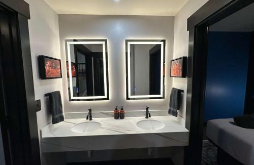 Downtown Louisville Hotel | A12 The Field Suite