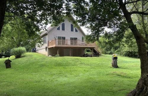 Watervliet House | Charming Farmhouse Near Orchards & Wineries