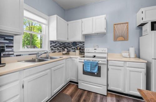 Crystal House | Rare 9BR Luxury Retreat Hot Tub Game Room