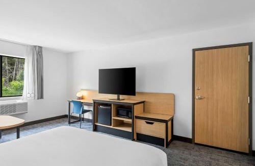 Petoskey Hotel | City Express by Marriott Petoskey Harbor Springs