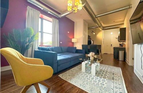 Near South Side Apartment | South Loop 3BR Smoke Ok Suite Near McCormick