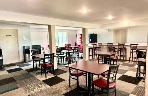 Carbondale Hotel | University Inn of Carbondale by Hotel O