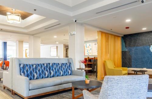 Lake Zurich Hotel | Holiday Inn Express Hotel & Suites Lake Zurich-Barrington by IHG