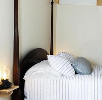 Ellison Bay Hotel | The Griffin Inn