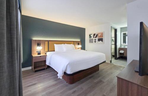 Auburn Hills Hotel | Baymont by Wyndham Auburn Hills South