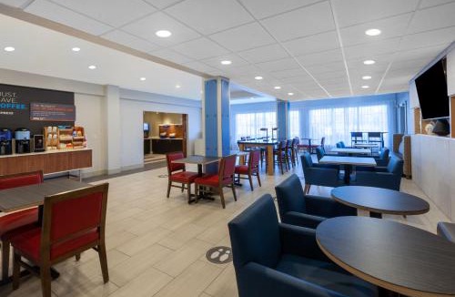 Woodhaven Hotel | Holiday Inn Express & Suites Woodhaven by IHG
