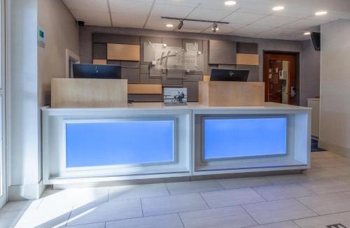 Woodhaven Hotel | Holiday Inn Express & Suites Woodhaven by IHG