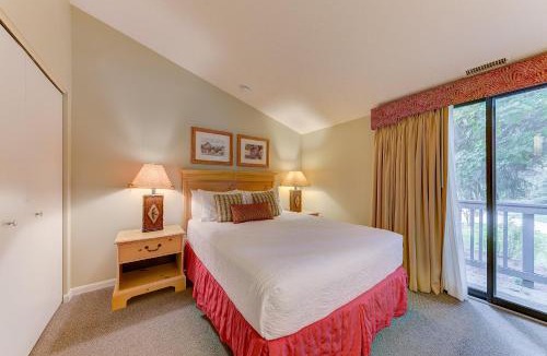 Acme Apartment | Cozy Country Lakeside Condo 5705