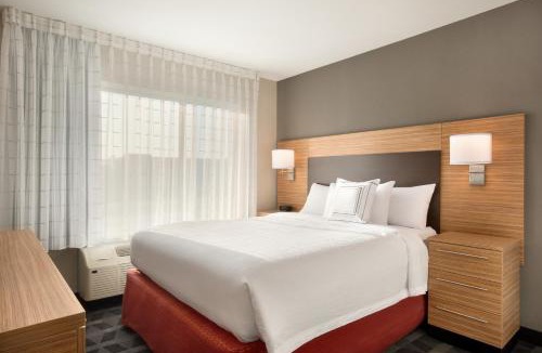 Grafton Hotel | TownePlace Suites by Marriott Milwaukee Grafton