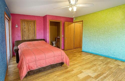 Mesick Ski Chalet | Hot Tub! Golfing, Hiking, Kayaking, Beach Pass!