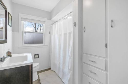 Frankenmuth House | Frankenmuth Dawdy Haus with Hot Tub and Massage Chair 2 blocks from main street