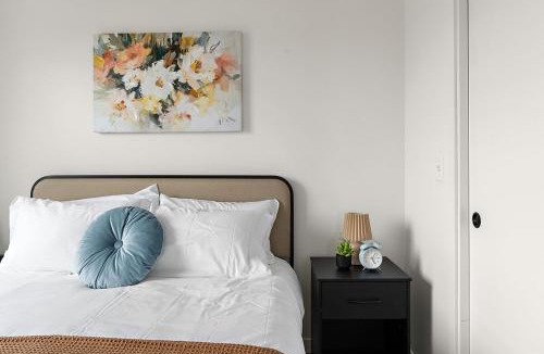 Downtown Minneapolis Apartment | W603 Luxury 2 Bedroom Top Floor Condo In DT Minneapolis, Minutes From Minneapolis Convention Center & US Bank Arena