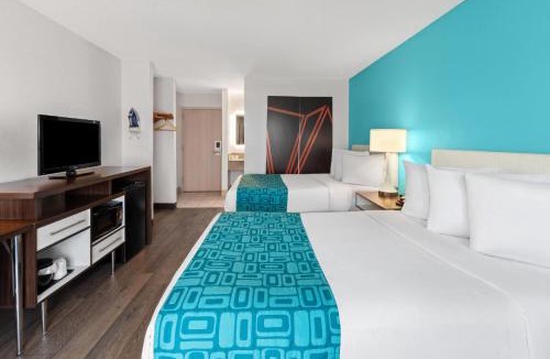Romulus Hotel | Howard Johnson by Wyndham Romulus Detroit Metro Airport