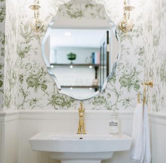 Sheboygan Falls Hotel | The Rochester Inn
