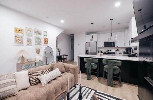 Woodlawn Apartment | Parisian Retreat 6min to Main Quandrangle U of C