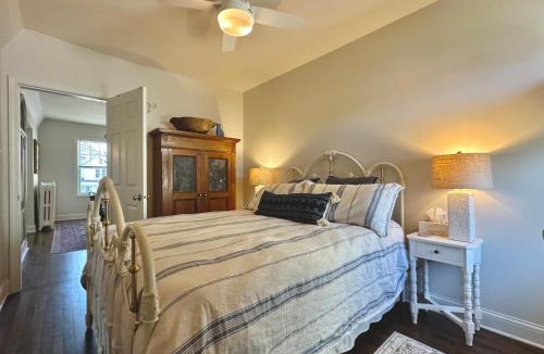 Port Washington Apartment | Grace Adventure House Walk to Port Lake Michigan