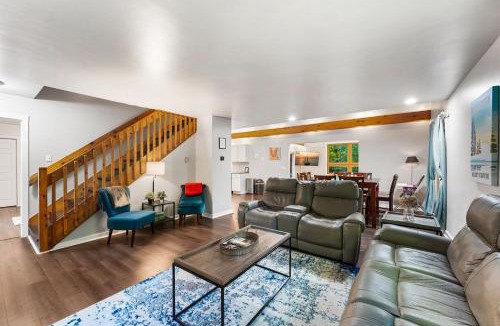 Sister Bay House | Scandia- Secluded Home, Walk to Marina, Game Room & Hot Tub