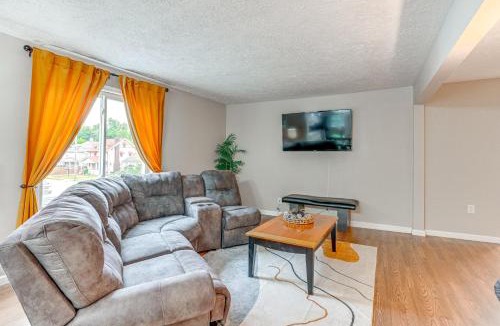 Lansing Apartment | ~ 2 Mi to Downtown: Bright Apt in Lansing!