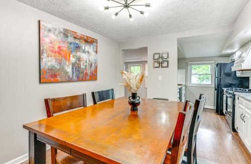 Lansing Apartment | ~ 2 Mi to Downtown: Bright Apt in Lansing!