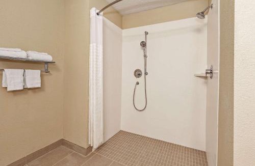 Whitehall Hotel | Comfort Inn Whitehall near Michigan's Adventure