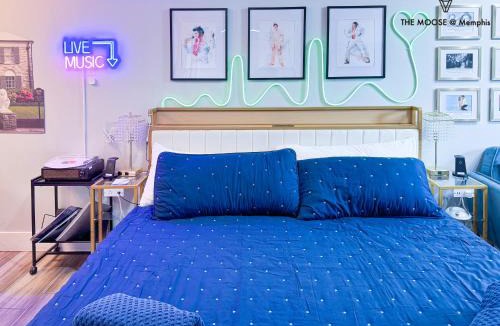 Downtown Memphis Apartment | The Moose #4 - Elvis Presley King Suite with Free Parking and WIFI