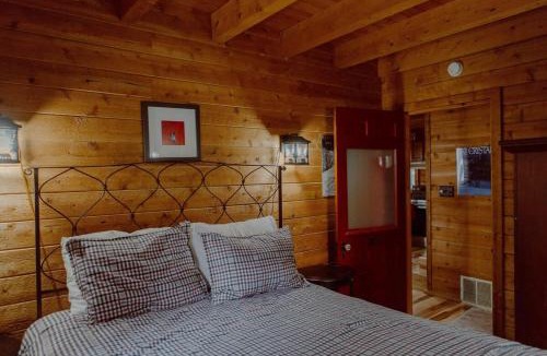Thompsonville House | Private Cabin-Shuttle Pass Included!
