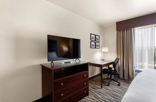De Pere Hotel | Cobblestone Hotel & Suites - De Pere Green Bay