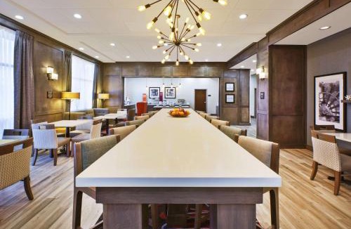 Dearborn Hotel | Hampton Inn by Hilton Detroit Dearborn, MI