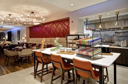 Lansing Hotel | Hilton Garden Inn Lansing West