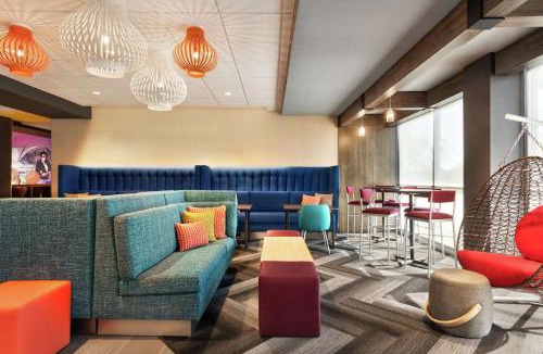 Waukesha Hotel | Tru By Hilton Milwaukee Brookfield