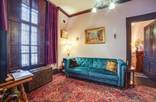 La Porte Apartment | Vintage Apartment in Historic Downtown La Porte