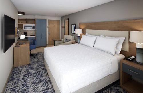 Auburn Hills Hotel | Candlewood Suites - Detroit - Auburn Hills by IHG