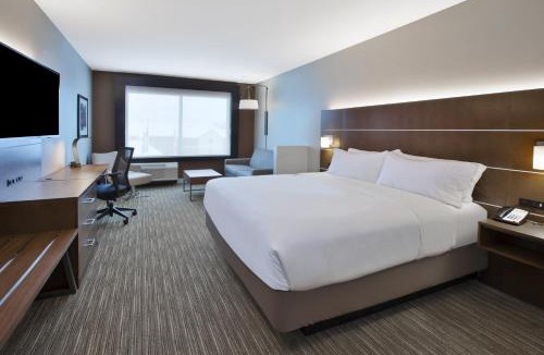 Okemos Hotel | Holiday Inn Express & Suites Okemos - University Area by IHG