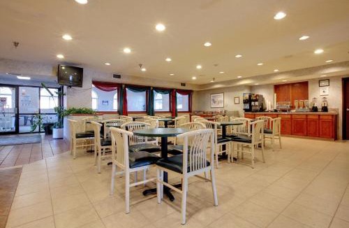 St. Charles Hotel | Americas Best Value Inn and Suites Saint Charles