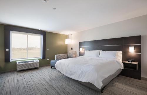 Hoffman Estates Hotel | Holiday Inn Express & Suites Chicago - Hoffman Estates by IHG