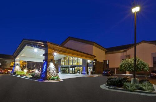 Warren Hotel | Holiday Inn Express Detroit-Warren/General Motors Technology Center by IHG