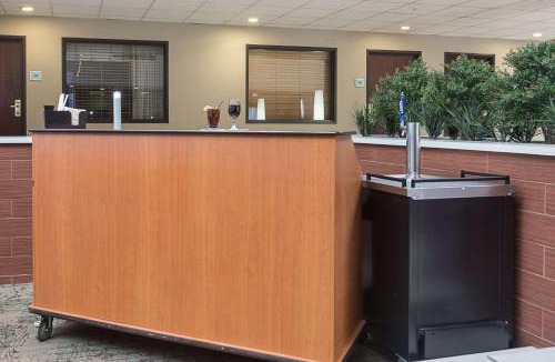 Lansing Hotel | Quality Suites Lansing West