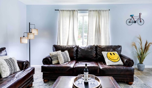 4 Mi to Michigan Stadium: Cozy Home w/Fire Pit!