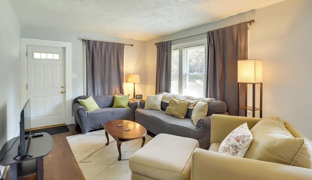 Lovely Home in South Bend: Walk to Notre Dame!