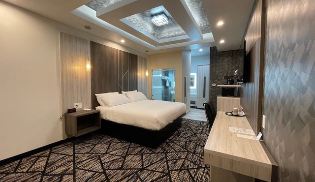 Comfeeni Inn and Suites in South Houston