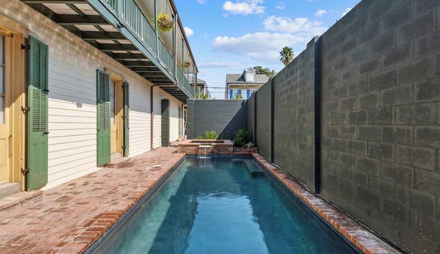 Rustic Industrial Home w heated Pool/Hot Tub, Steps to FQ