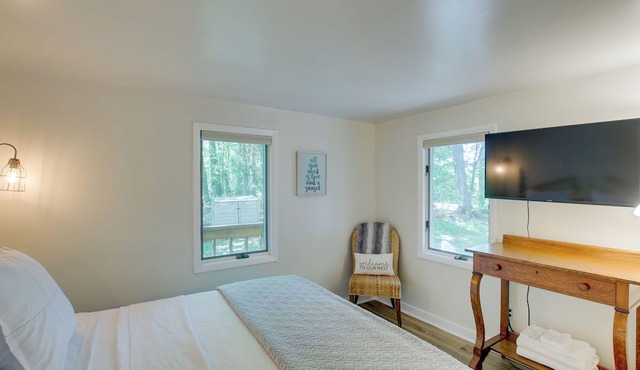 Updated Home w/Deck: 2 Mi to Sister Bay Beach!