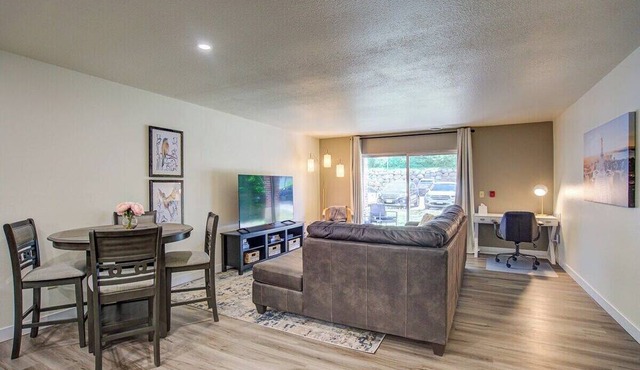 Free Covered Parking & Laundry. Dishwasher. in Madison