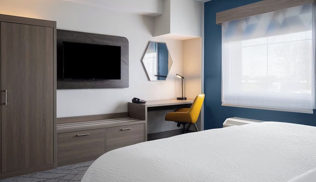 Holiday Inn Express Toledo North by IHG