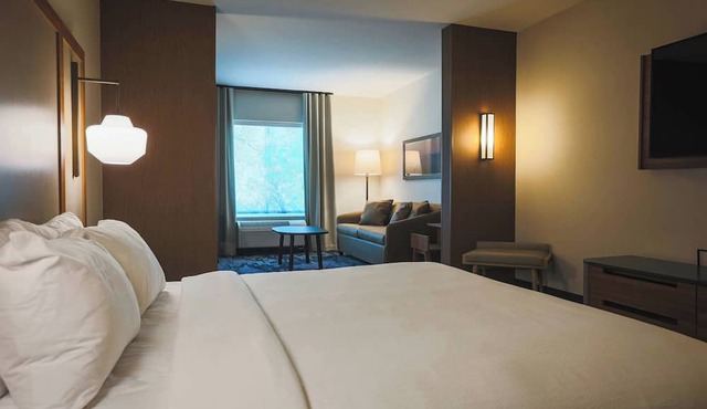 Fairfield Inn & Suites by Marriott Marquette