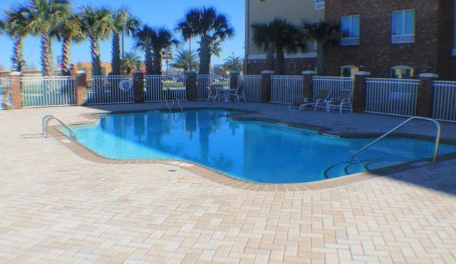 Holiday Inn Express & Suites Gonzales by IHG