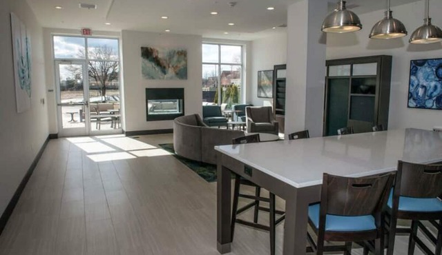 Holiday Inn & Suites Farmington Hills - Detroit NW by IHG